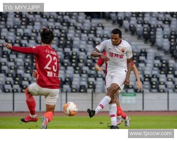 中超精彩对决里昂帽子戏法助力3-0战胜阿森纳引发全场热烈欢呼