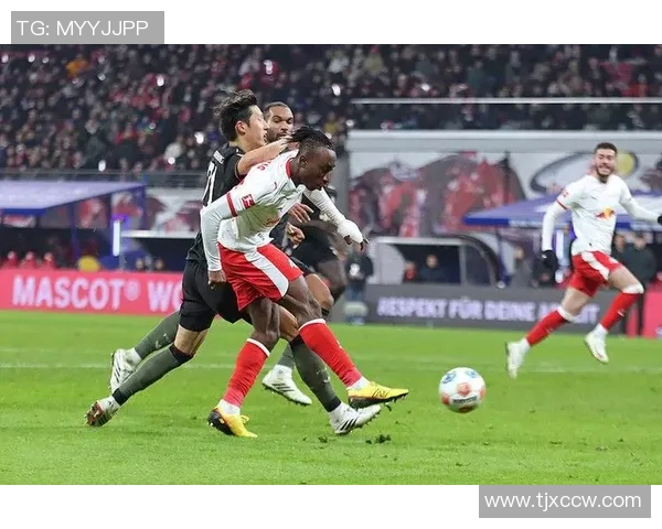 意甲激战尤文图斯与莱比锡握手言和帽子戏法引发全场热潮分析战术细节